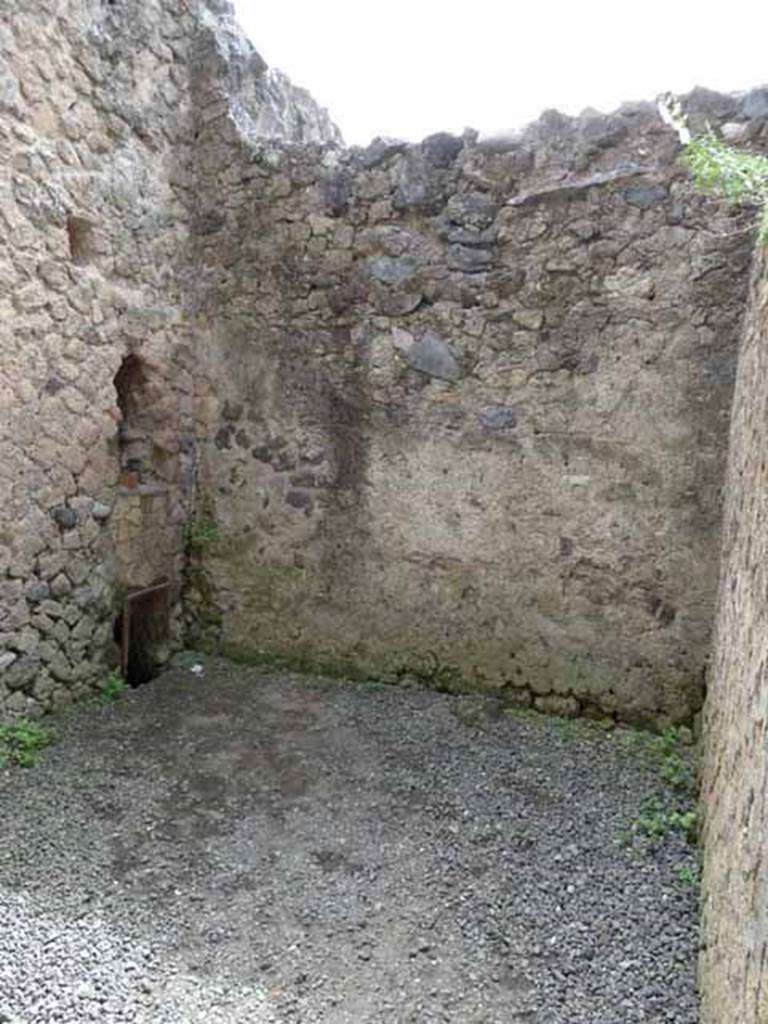 III.4 Herculaneum. May 2010. Second room on south side of entrance doorway.